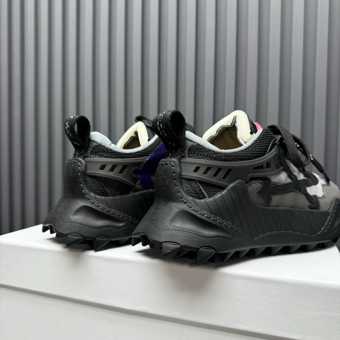 【OFF WHITE】P: 680💰Couple model, Size: Female 35-40; Male 39-44 (customized at 45.46) 2025SS trendy brand OFF WHITE classic popular model, combined outsole, official website original 1:1 developed top-level copy, ️Selected imported high-mercerized matte cowhide splicing breathable mesh ✔️Breathable lining, breathable and comfortable, simple and personalized design, official website rubber outsole.